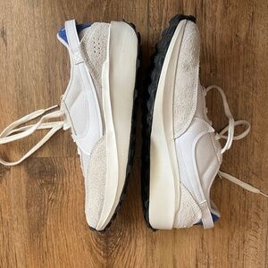Nike Women's Sneaker Waffle Debut 9.5 US Mint